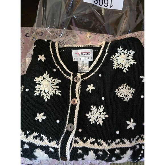 Black & White Snowflake Pattern Cardigan Sweater With Christmas Trees cozy warm - Picture 6 of 12